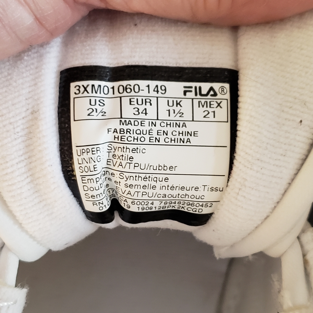 Fila tennis shoes 2.5 childs white